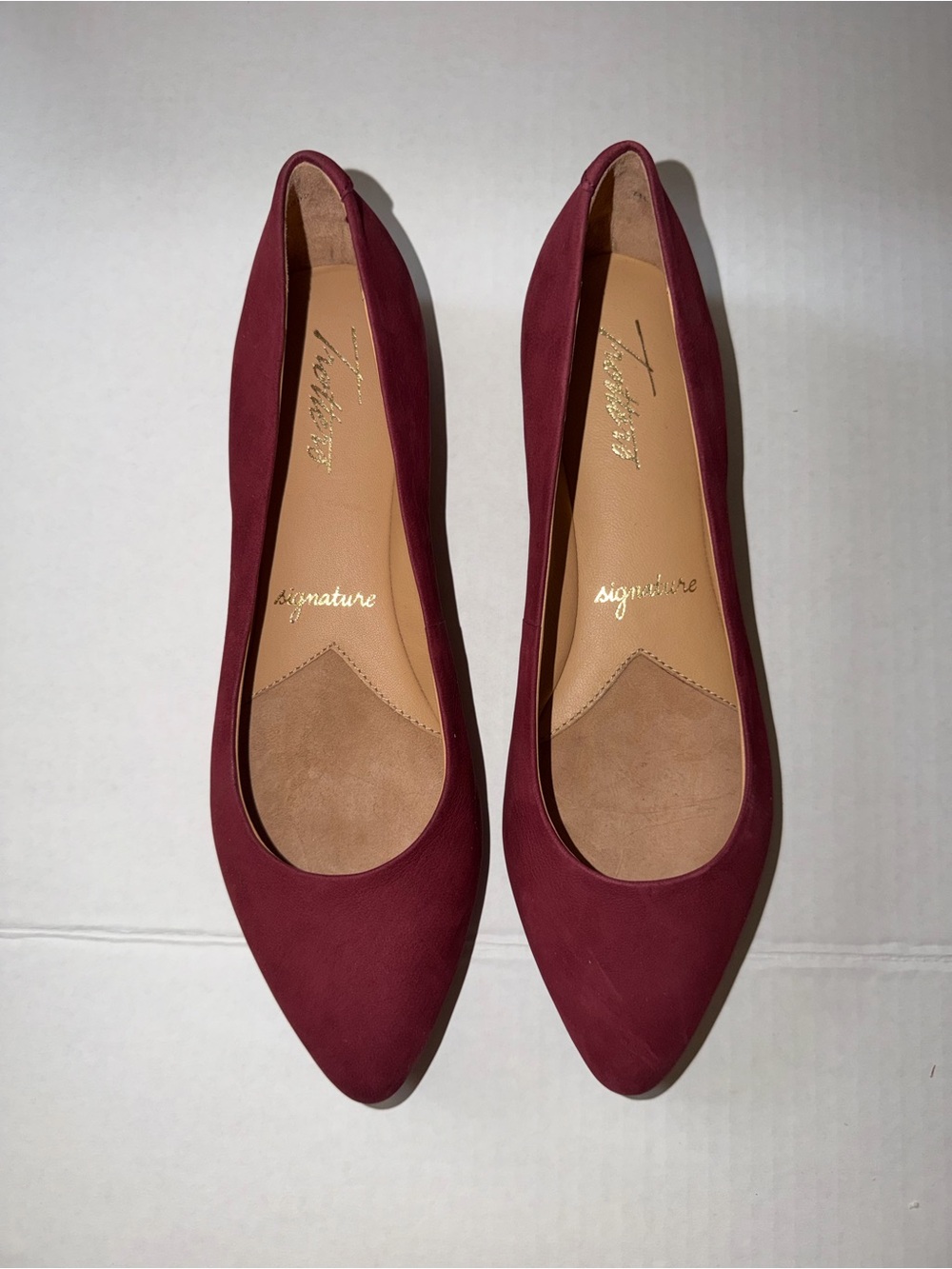 Trotters Women's Leather Flats - Burgundy NEW in box office business casual